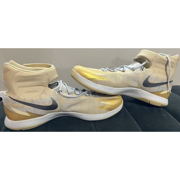 Nike Basketball Zoom HyperRev Kyrie Irving PE 643301-703 Size 18 (NEW)